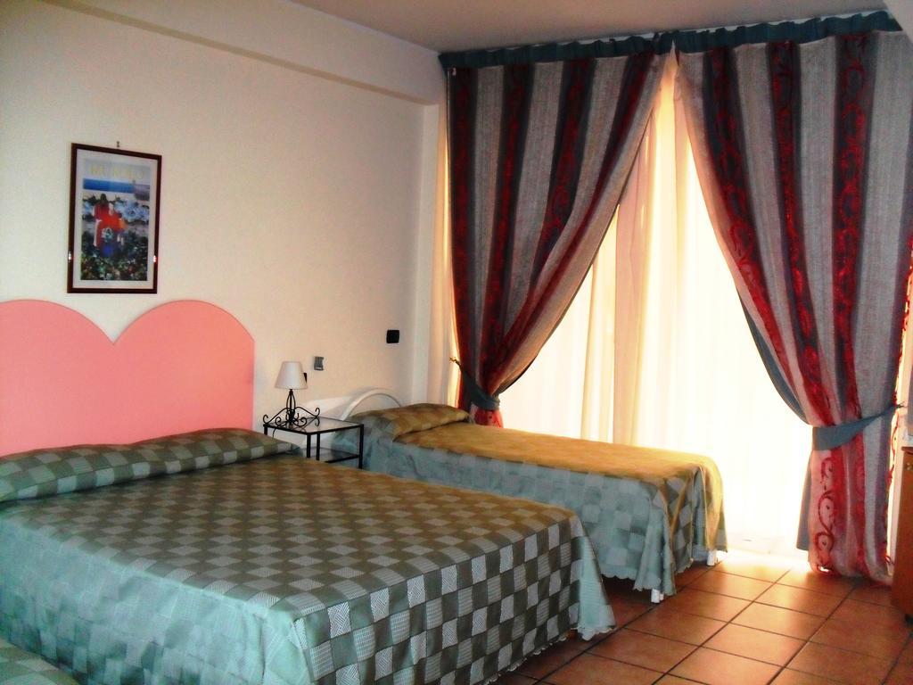 B&B La Grotta Sant'Alessio Siculo Exterior photo